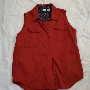 Cherokee Sleeveless Button Down Top